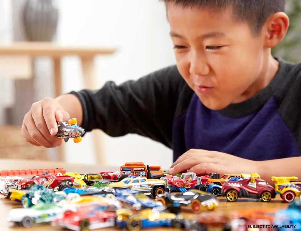 Hot Wheels City Ultimate Garage Playset with 2 Die-Cast Cars, Toy Storage for 50+ 1:64 Scale Cars, 4 Levels of Track Play + 50-Pack of 1:64 Scale Vehicles