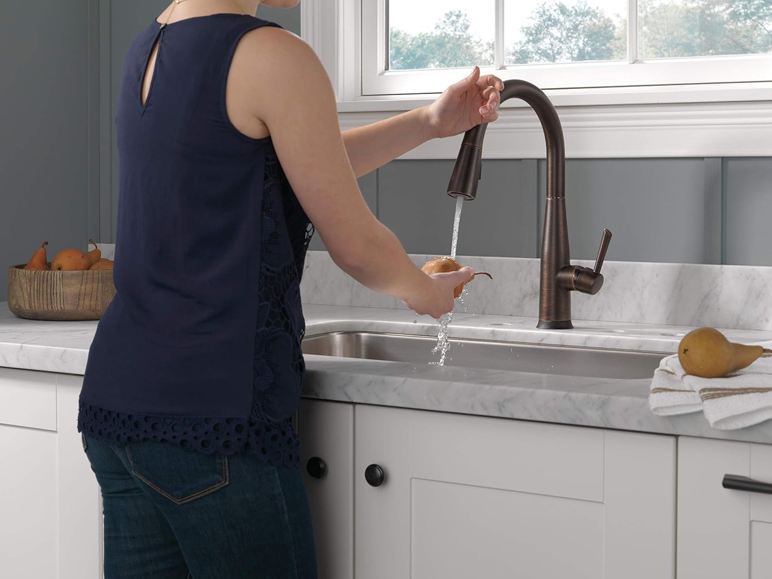 Delta Essa Touchless Kitchen Faucet with Touch Technology, Brushed Nickel Kitchen Sink Faucet with Pull Down Sprayer, Single Hole, Arctic Stainless 9113TL-AR-DST