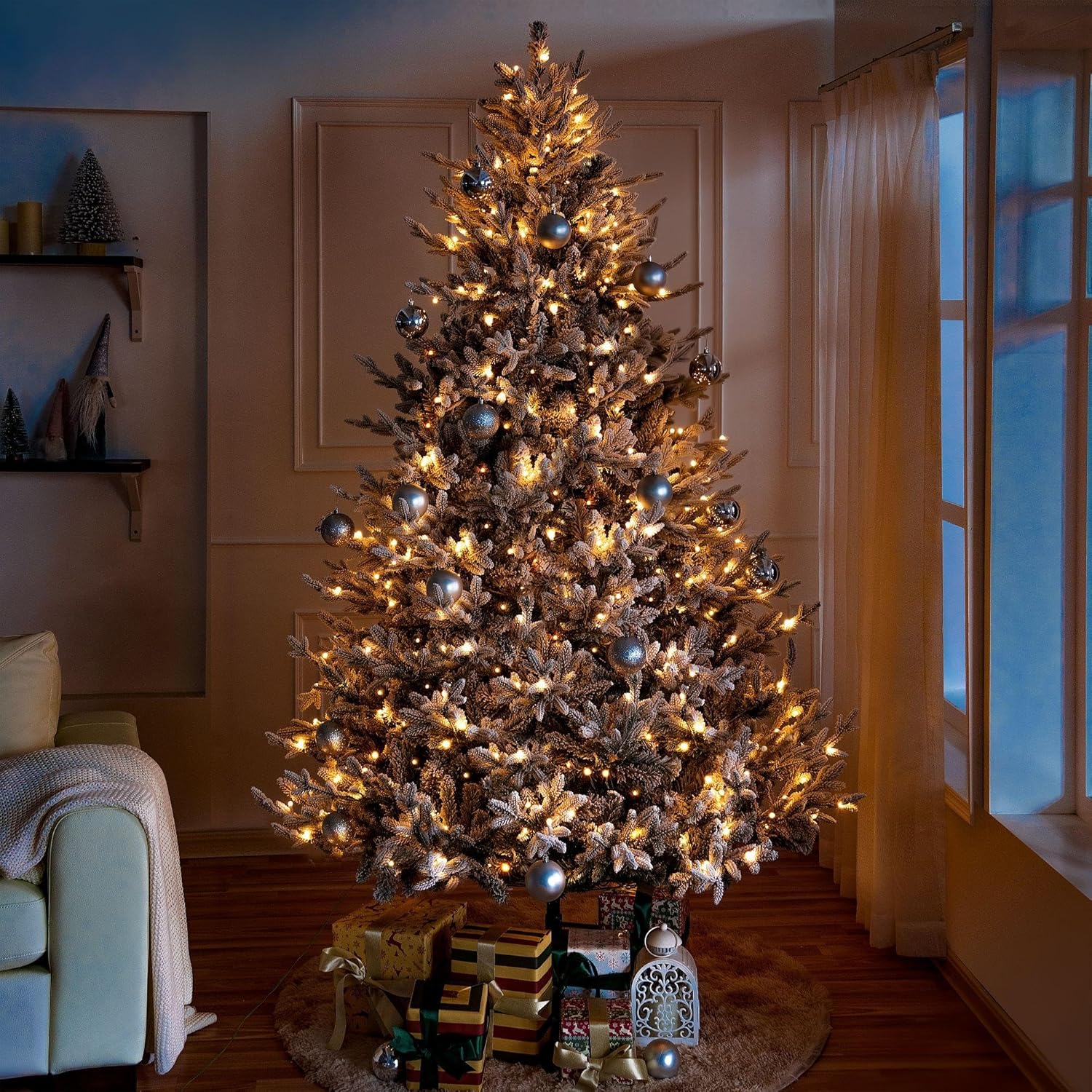 Naomi Home 6.5ft Rustic Christmas Tree with Lights, Realistic Classic Prelit with 2595 Branch Tips, 600 Warm Lights and Metal Stand, Aritificial Tree