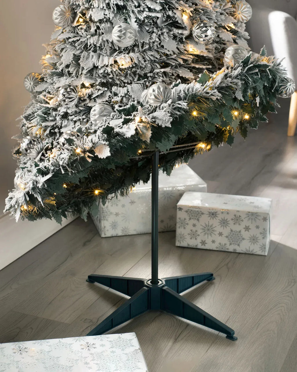 Foldable Christmas tree with ice and snow decoration