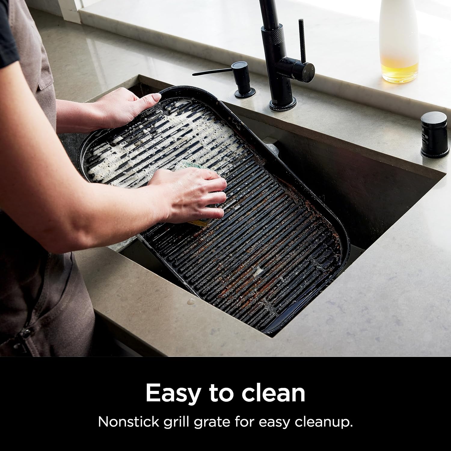 Ninja OG951 Woodfire Pro Connect Premium XL Outdoor Grill & Smoker, Bluetooth, App Enabled, 7-in-1 Master Grill, BBQ Smoker, Outdoor Air Fryer, Woodfire Technology, 2 Built-In Thermometers, Black